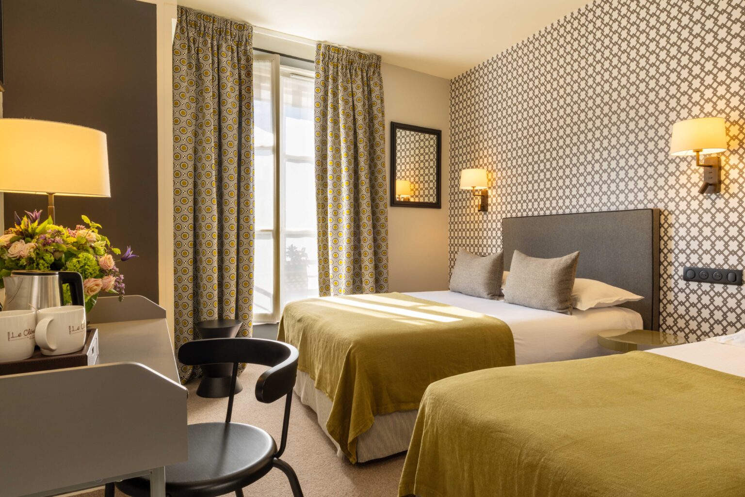 Une chambre à deux lits de l’Hôtel Le Clément.